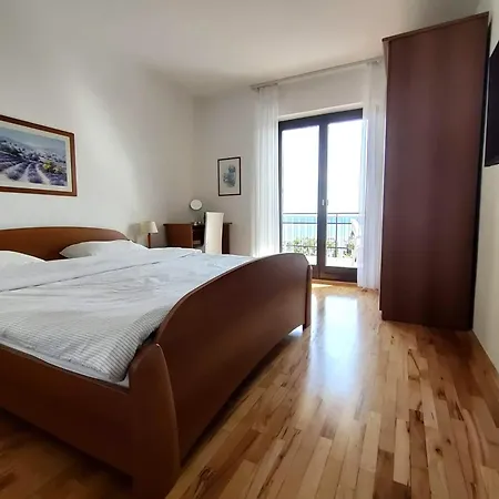 Seaview Apartment